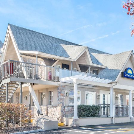 Days Inn By Wyndham Springfield/Phil.Intl Airport Extérieur photo