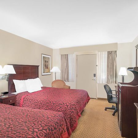 Days Inn By Wyndham Springfield/Phil.Intl Airport Extérieur photo