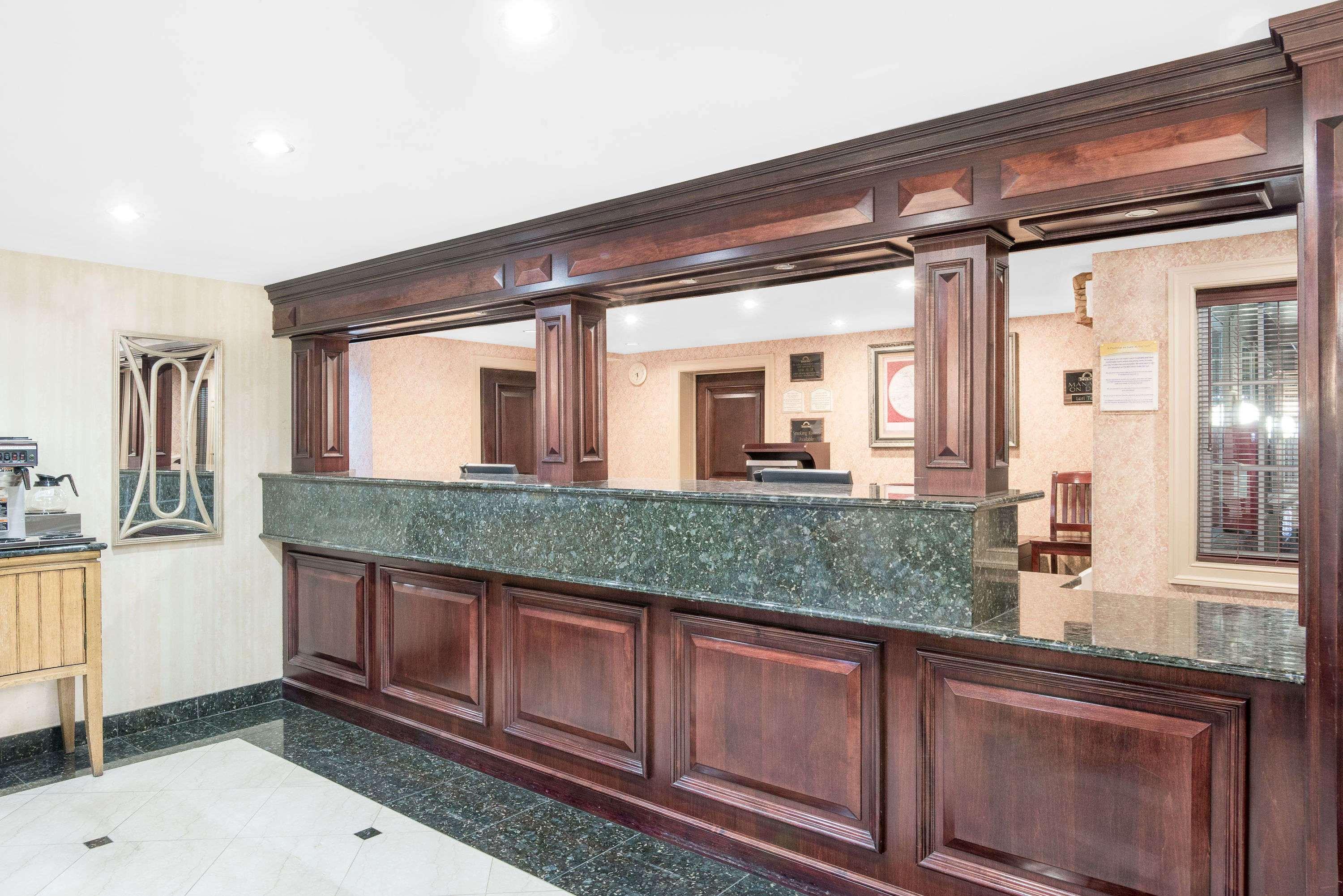 Days Inn By Wyndham Springfield/Phil.Intl Airport Extérieur photo