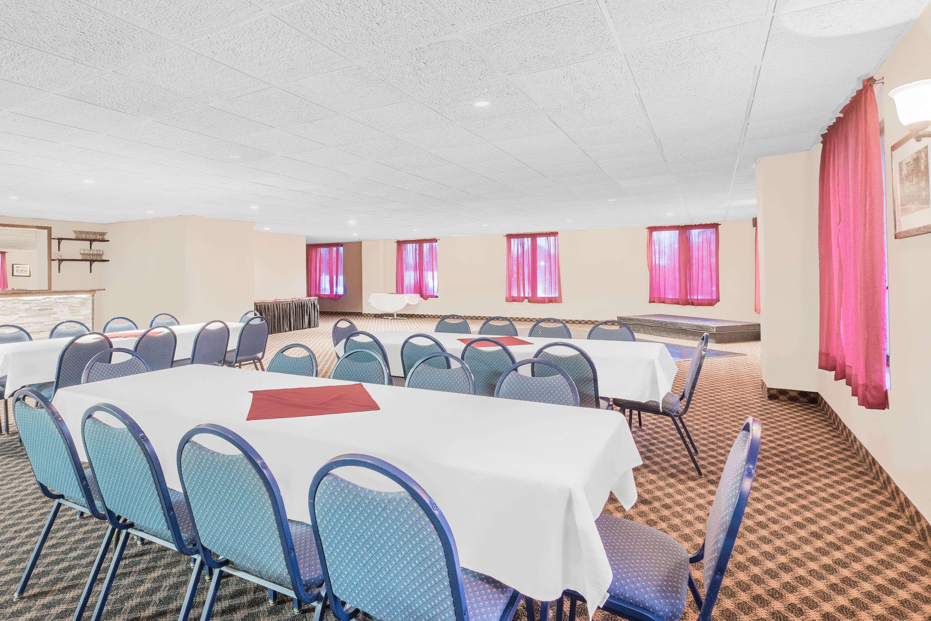 Days Inn By Wyndham Springfield/Phil.Intl Airport Extérieur photo