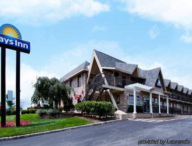 Days Inn By Wyndham Springfield/Phil.Intl Airport Extérieur photo