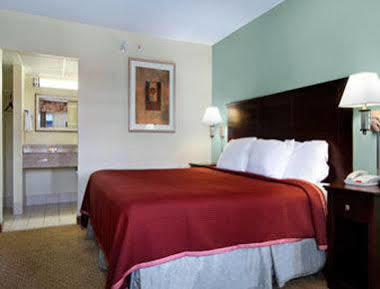 Days Inn By Wyndham Springfield/Phil.Intl Airport Extérieur photo